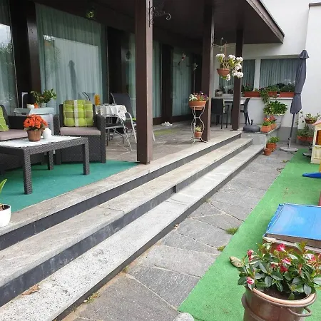 In Bifamiliare Con Piscina